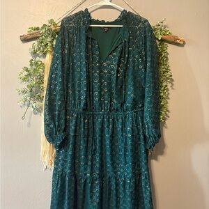 Chic Green Long Sleeve Dress with Gold Patterns